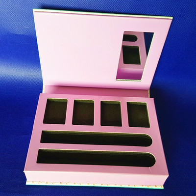 Guangzhou Custom foundation empty eyeshadow makeup palettes wholesale