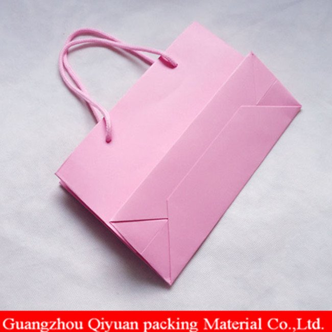 2018 Alibaba Selling Eco-Friendly Recycle Custom Design Gift Packaging Wax Lined Emoji Pink Paper Bag