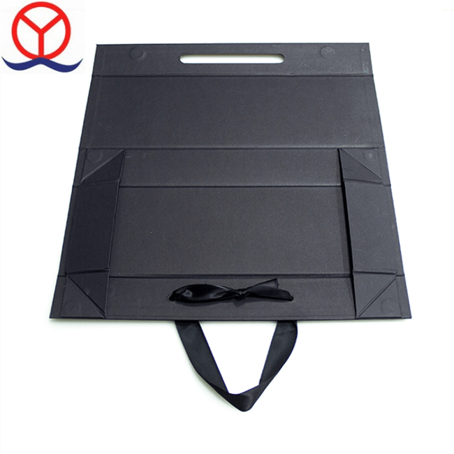Magnetic Closure Cardboard Paper Custom Design Flat Packing Matte Black Foldable Gift Box With Ribbon Handle