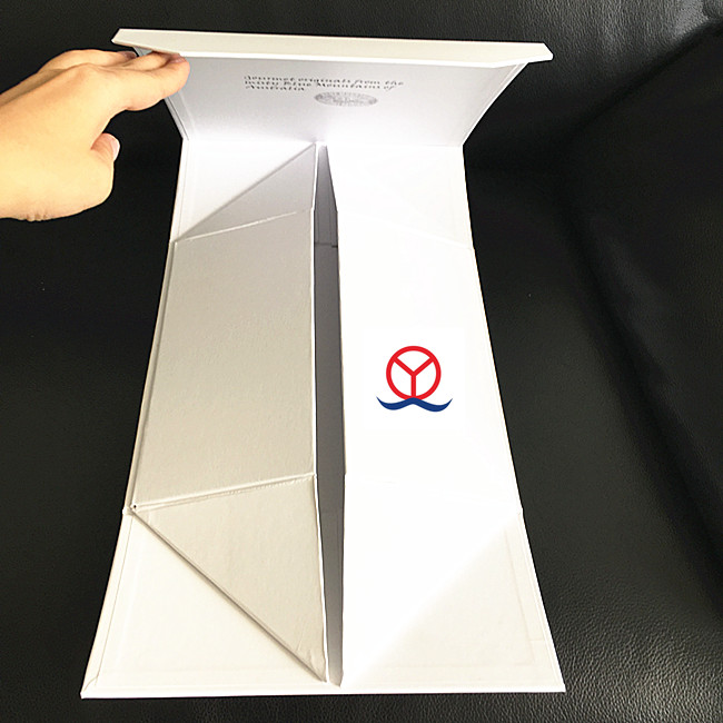 Shiny custom design paper material wholesale thick white cardboard boxes